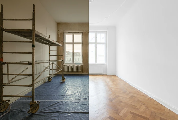 Scène d'intérieur montrant travaux de peinture en cours